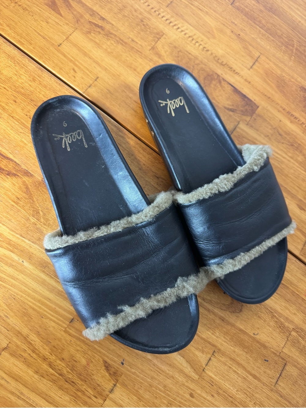 Beek Gallito Shearling Fuzzy Slides Sandals Black Leather Size 9 - Picture 3 of 4
